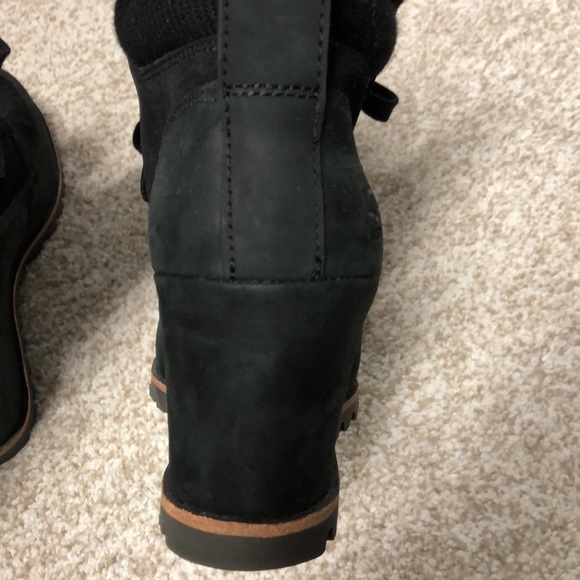 UGG VALORY BOOT - Picture 9 of 9